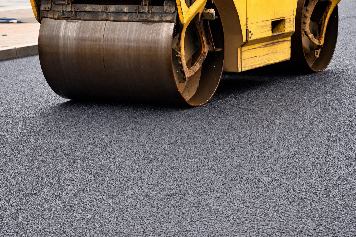 Asphalt paving
